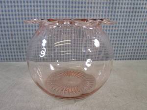 lot 80 image: (CSB) Vintage Lace EdgeRim Pink Gl...
