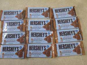 lot 92 image: (B-1) 12 Hersheys Milklicious 2-Ba...