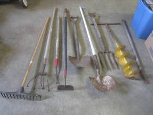 lot 105 image: (BS) Assorted YardGarden Tools...