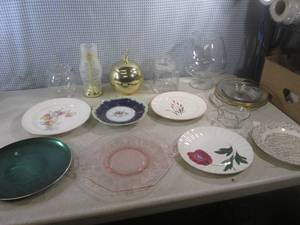lot 112 image: (A-1) Assorted Vintage and Other Pl...