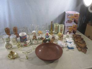 lot 113 image: (A-2) Assorted Small Decor Etc Some...