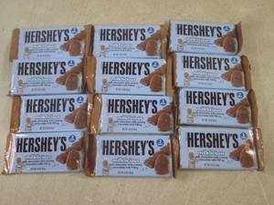 lot 186 image: (B-1) 12 Hersheys Milklicious 2-Ba...