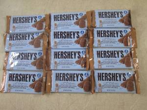 lot 187 image: (B-1) 12 Hersheys Milklicious 2-Ba...