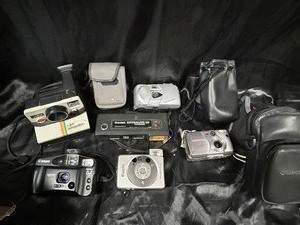 lot 117 image: Box of Assorted Film Cameras