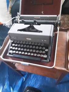 lot 78 image: Vintage Arrow Typewriter with Table