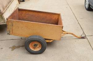 lot 2 image: Small Yard Trailer
