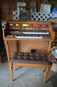 lot 10 image: Vintage Kimball Temptation Organ with Sitting Bench