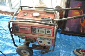 lot 14 image: Honda EB3500 Watt Generator