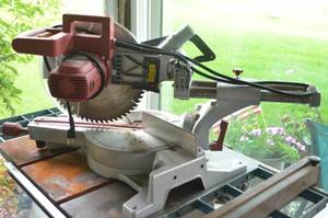lot 16 image: Chicago Electric 12in Compound Miter Saw