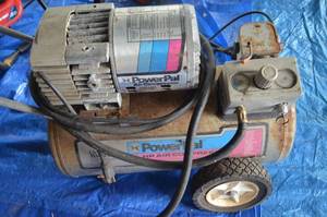 lot 19 image: Power pal Air Compressor 7 12 Gallon