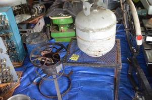 lot 33 image: Turkey Fryer with Propane Tank