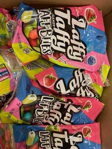 lot 30 image: HI 4 - Box of Laffy Taffy Candy Laff Bites, 12 Packs