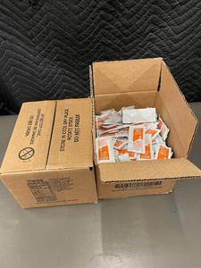 lot 382 image: Caseys Taco Sauce - 400 Count