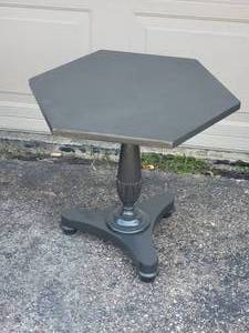 lot 42 image: Contemporary Hexagon Accent Table - Black