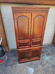 lot 56 image: Handsome Georgian Styled Entertainment Armoire