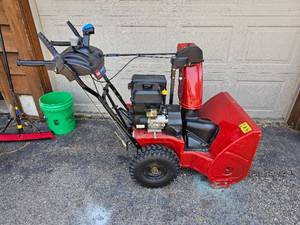 lot 9 image: Toro Power Max 824 OE