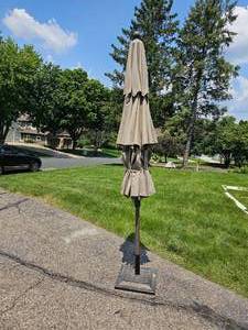 lot 19 image: Ten Foot Span Sunbrella