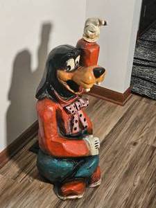 lot 6 image: Stump Carving Disney Goofy