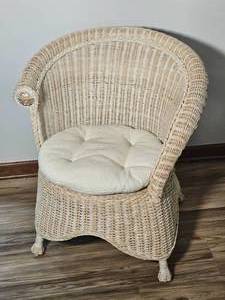 lot 37 image: Pier One Imports Wicker Chair