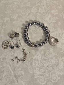 lot 22 image: Silpada Faux Pearl & Complementing Silver Group
