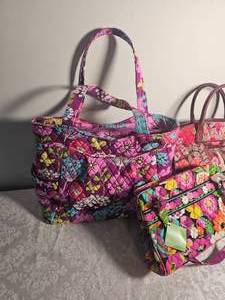 lot 24 image: Vera Bradly Pattern Bag Grouping