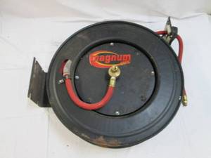lot 18 image: Magnum Air compressed air hose and ...