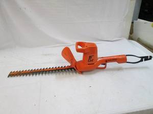 lot 20 image: Black & Decker 16 hedge trimmer...