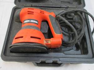 lot 21 image: Black & Decker disk sander corded...