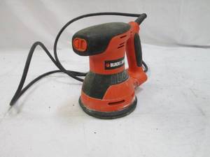 lot 25 image: Black & Decker type 1 disk sander c...
