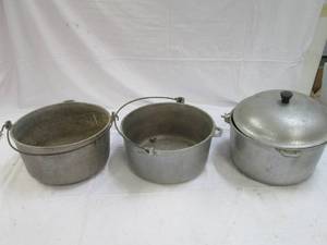 lot 40 image: 3 Household Institutes pots with ha...