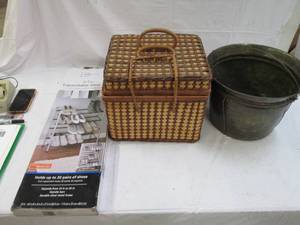 lot 42 image: Vintage bucket, picnic basket and 4...