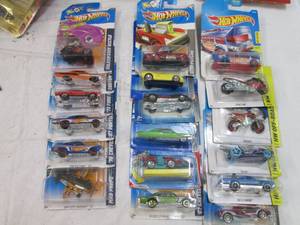 lot 49 image: 18 Hot Wheels...