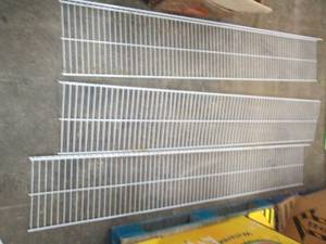 lot 60 image: 3 6ft shelves...