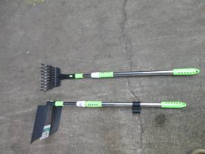 lot 73 image: Master Paws Pet waste scooper...