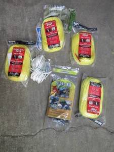 lot 76 image: Assorted ropes and stake kit...