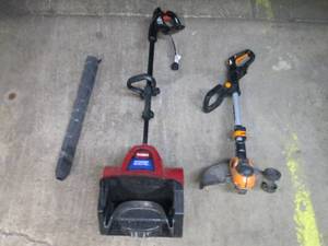 lot 78 image: Toro corded power shovel, Worx 12 ...
