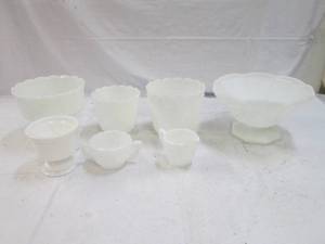 lot 83 image: Vintage milk glass dishes...
