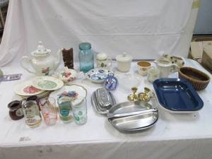 lot 84 image: Large lot of vintage dishes...