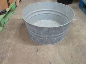 lot 93 image: Large metal bucket with handles 22...