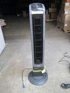 lot 101 image: Lasko Wind Curve 42 oscillating fa...