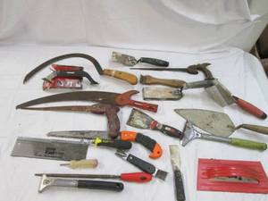 lot 133 image: Box of assorted hand tools...