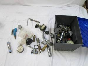 lot 136 image: Misccellaneous air compressor fitti...