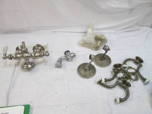 lot 163 image: Vintage misc hardware...