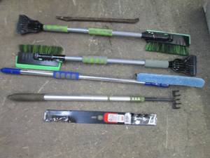 lot 167 image: 21 gator mulcher blade, ice scrape...