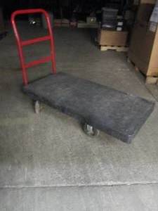 lot 173 image: Rubbermaid utility cart...