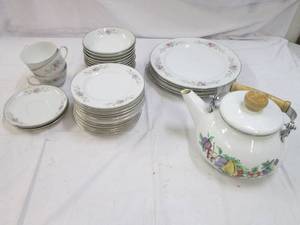 lot 175 image: Fine China made in Japan 3 teacups,...