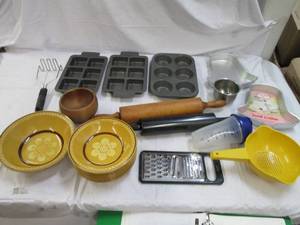 lot 178 image: Variety of kitchen dishes pans and ...