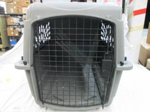 lot 198 image: Petmate Classic Kennel 28 x 20 x ...