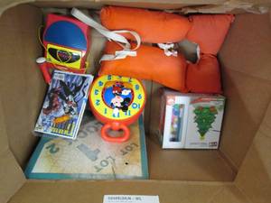lot 211 image: Large box (30 x 22 x 27) of unso...