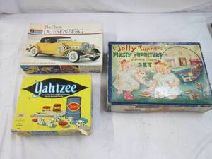 lot 263 image: Vintage The Classic Duesenberg, Jol...